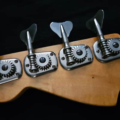 Fender Musicmaster Bass Daphne Blue image 13