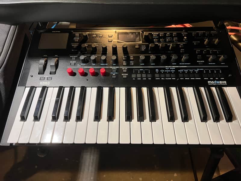 Korg Modwave 37-Key Wavetable Synthesizer