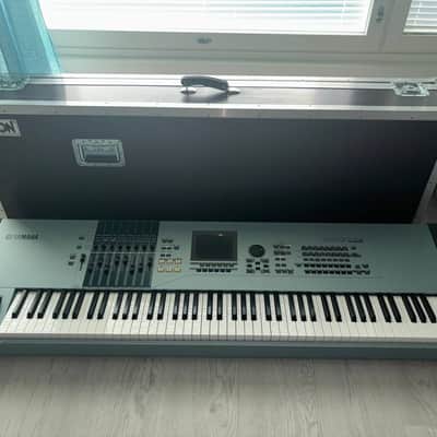 Yamaha Motif XS 8 Production Synthesizer 2000s - Gray image 3