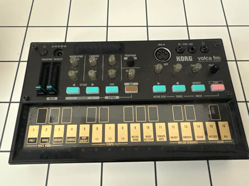 Immagine Korg Volca FM Digital FM Synthesizer/Sequencer 2016 - 2022 - Black - 1