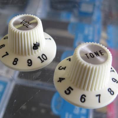 Fender American Vintage 65 Jazzmaster Witch Hat Knobs set of 2 0992086000 image 2
