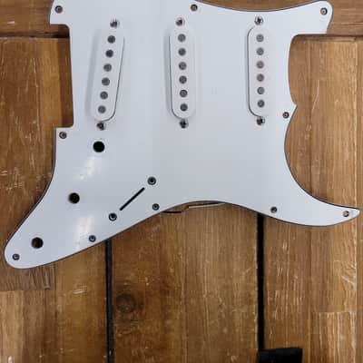 Unknown  SSS Loaded Pickguard  3 Ply White image 1