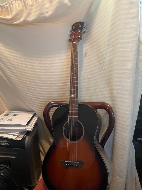 Yamaha CSF 35 parlor size acoustic guitar. see details sunburst