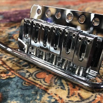 SGM Left handed Fender style Tremolo Assembly - Chrome image 1