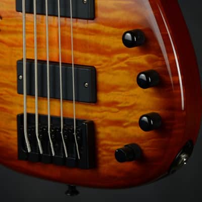 Modulus Quantum 5 with f-hole image 1