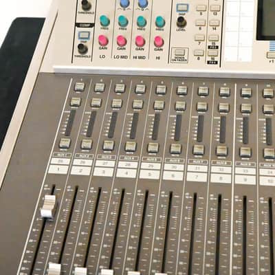 Roland M-400 48-Channel Live Digital Mixing Console CG01WR2 image 9