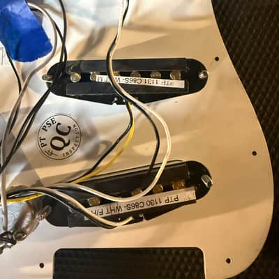 Fender Standard Stratocaster Loaded Pickguard SSS image 3