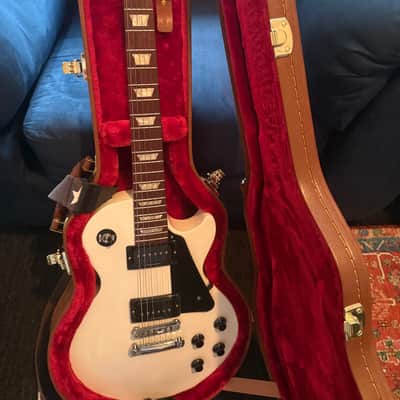 Gibson  Studio image 3