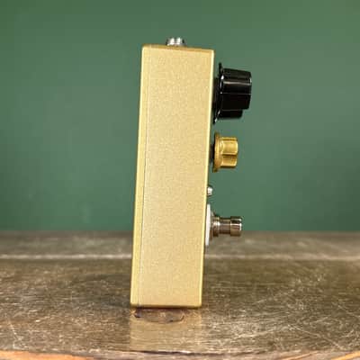 Analogman Sun Face CV7005 Germanium Fuzz with Sun Dial Knob - Gold image 4