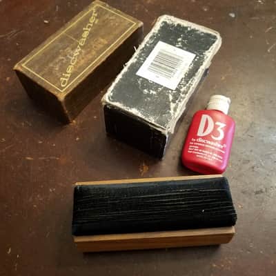 Discwasher Early Vinyl Record Cleaning Brush and fluid kit 1970s - Walnut image 1