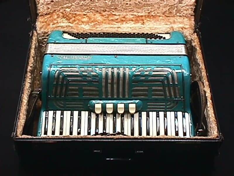 Vintage Italian Made United Artists 120 Bass Accordion with 5 Stops in Original Case & Ready to Play image 1
