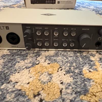 Universal Audio Volt 4 USB-C Audio Interface 2022 - Present - Gray image 2