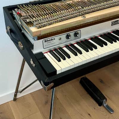 Pristine 1979 Fender Rhodes Mark I Stage 73-Key Electric Piano Black Rounded Top, Complete Stage Package it has been Tuned, Serviced, and Upgraded image 7