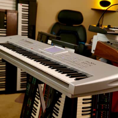 MUST SEE!!! KORG PA1X PRO 76 IN FACTORY BOX! FULLY SERVICED IN AMAZING CONDITION! image 2