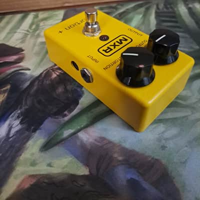 MXR M104 Distortion + 1995 - Present - Yellow image 4