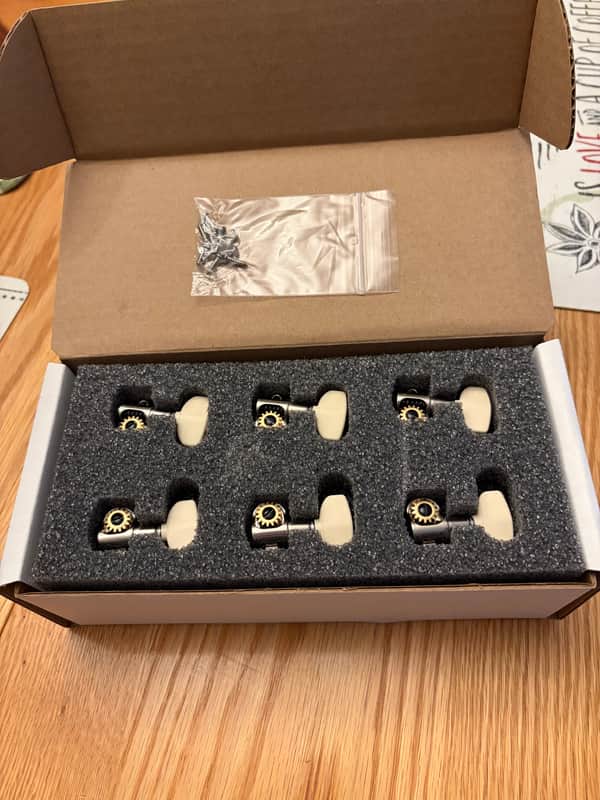 PRS Phase 3 tuners 2026 - Nickel with white buttons image 1