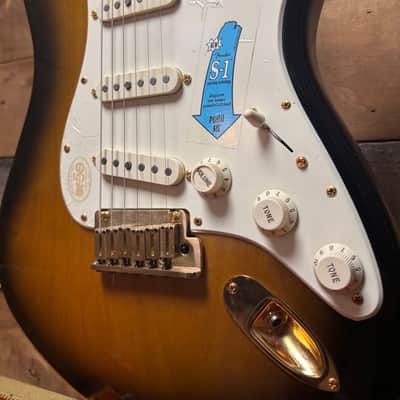 2004 Fender 50th Anniversary Limited Edition American Deluxe Strat MP 2 Tone Sunburst image 3