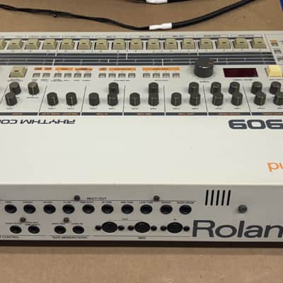 Roland TR-909 110v Rhythm Composer Analog Vintage Drum Machine TR909 image 12