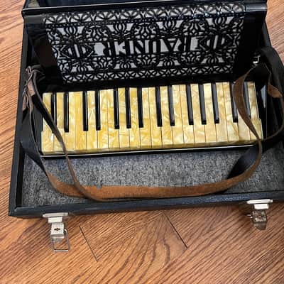Rauner Regent - Black 60 Bass with Case image 2