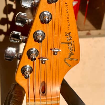 Fender 50th anniversary American Stratocaster 1996 - Candy apple red image 5