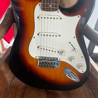 Silvertone SS11TS 2000s - Tobacco Sunburst image 3