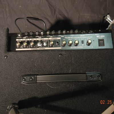 Roland KC-550 W/ Flight case image 8