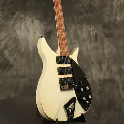 1985 Rickenbacker 350 BT White w/Black hardware image 9