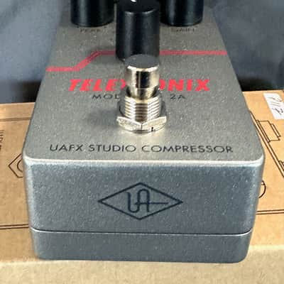 Universal Audio UAFX Teletronix LA-2A Studio Compressor pedal - silver image 6