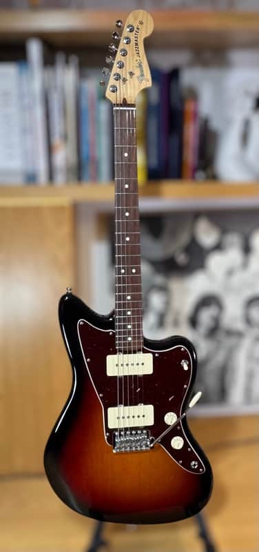 Beautiful 2021 Fender American Performer Jazzmaster, 3-Color Sunburst w/optional Plush Fender Case