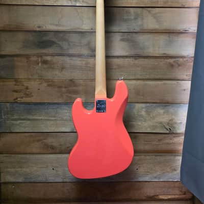 Squier Classic Vibe 60's Jazz Bass - Tahitian Coral image 18
