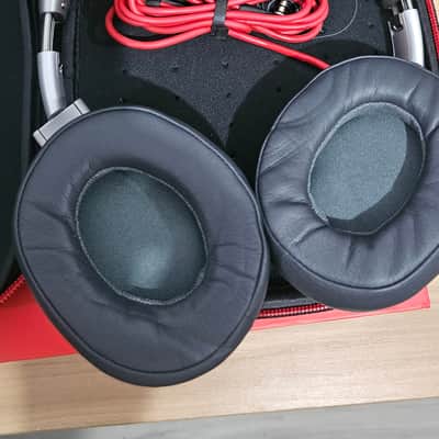 Beats by Dre Executive 2010-2025 - Silver/Red image 5