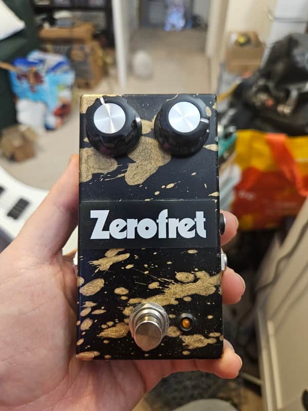 Zero fret Bass fuzz 2020s - Black and gold image 1