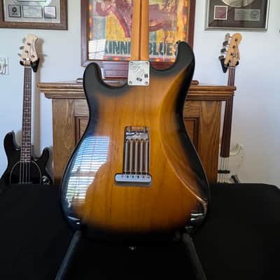 Fender Eric Johnson Stratocaster with Maple Fretboard 2005 - Present - 2-Color Sunburst image 6