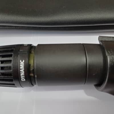 Shure SM57 Cardioid Dynamic Microphone - with zip case and mic clip image 4