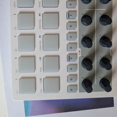 Arturia BeatStep Pro MIDI Controller 2017 - Present - White image 5