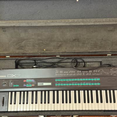 Yamaha DX7 Programmable Algorithm Synthesizer 1983 - 1987 - Black