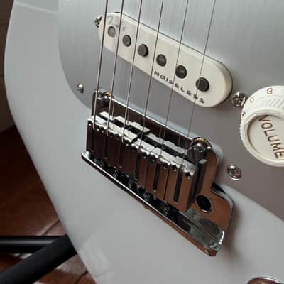 2026 Fender American Ultra II Stratocaster Maple - Avalanche White image 6