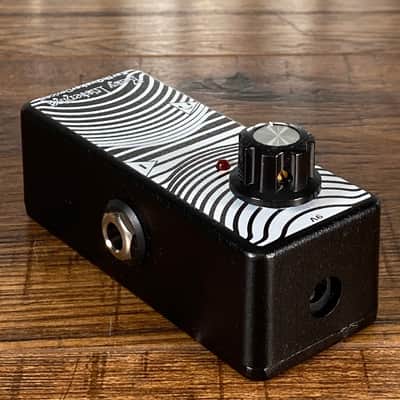 Earthquaker Devices EQD Easy Listening Analog Amp Simulator Headphone Amp Guitar Effect Pedal image 4