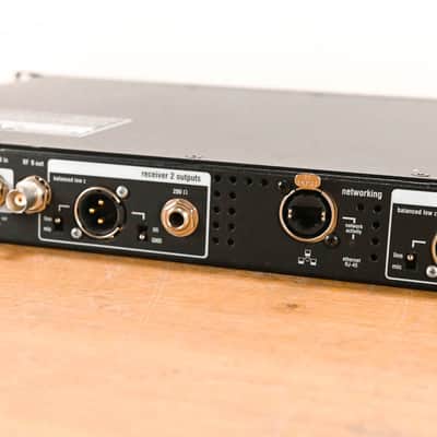 Shure UR4D+ Dual Wireless Receiver with UR2/BETA58A Mic Pair - J5 Band CG01Z1J image 9
