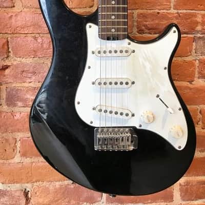 Peavey Raptor Plus Electric Guitar image 2