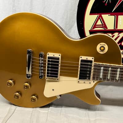 Gibson Les Paul Standard Guitar with Case 2021 - Gold Top goldtop image 4