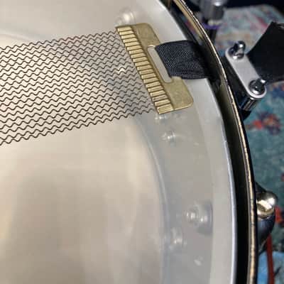 Slingerland - 5x14" Sound King, 8-Lug Snare Drum, with Trick Strainer 1974–1976 - Chrome Over Brass Shell. image 22