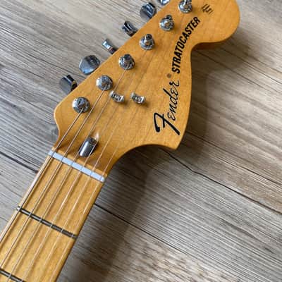 Fender Vintera II '70s Stratocaster with Maple Fretboard - Vintage White image 3