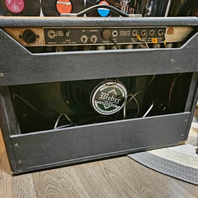 Fender Deluxe Reverb 2-Channel 22-Watt 1x12" Guitar Combo 1963 - 1967 - Black Panel image 3