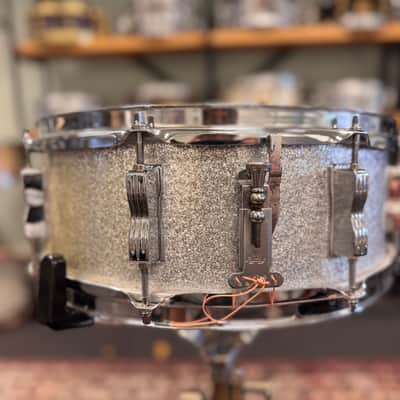 Ludwig No. 908 Jazz Festival 5x14" 8-Lug Snare Transition Badge (1958 - 1960) - Silver Sparkle (VIDEO) image 2