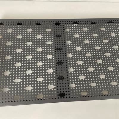 Temple Audio TRIO 43 Pedalboard, 43.2" x 16.5", Vintage White image 2