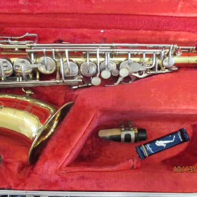 Armstrong brand Saxophone with mouthpiece, reed and case. Made in USA image 3