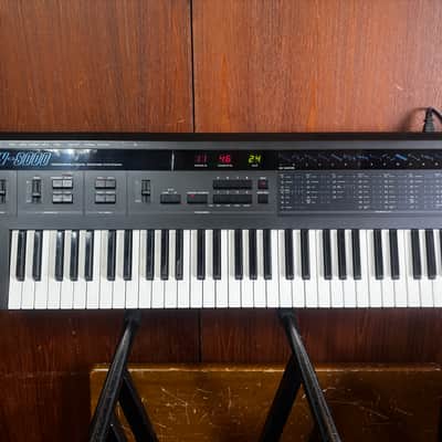 Korg DW-8000 Programmable Digital Waveform Synthesizer DWGS w/ case New battery