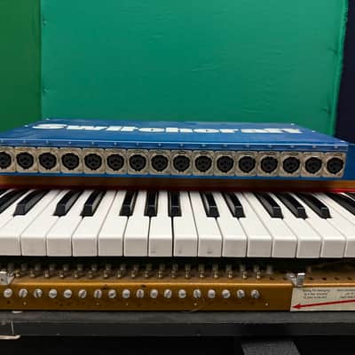 Switchcraft PT16FX2DB25 16-point XLR Female - DB25 Patchbay 2018 Blue image 1