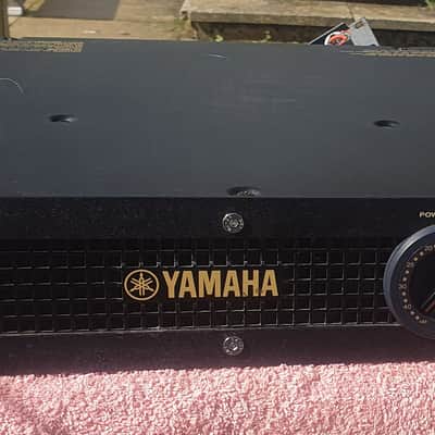 Yamaha CP 2000 high powered Amplifier Very Clean Condition with flight case. image 5